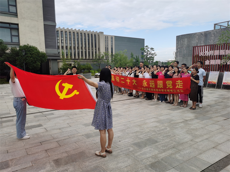 中国代表团崛起高歌，奋勇争先